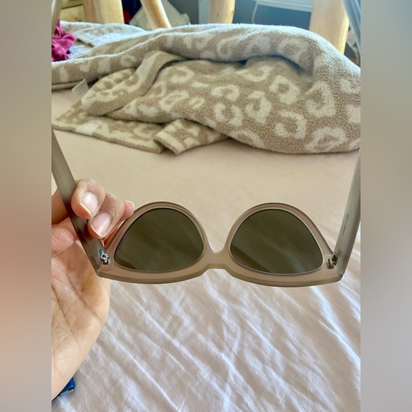 Le Specs oversized tinted sunglasses, 15 cm width from widest to widest - Picture 4 of 9